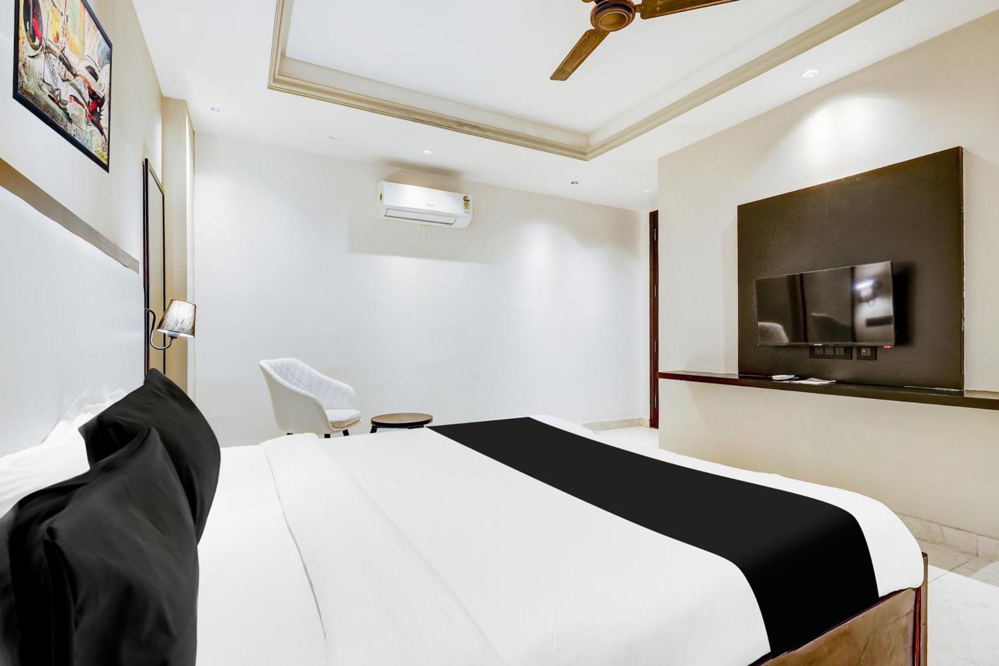 Hotel Super Townhouse Oak Udyog Vihar Gurgaon Exterior foto