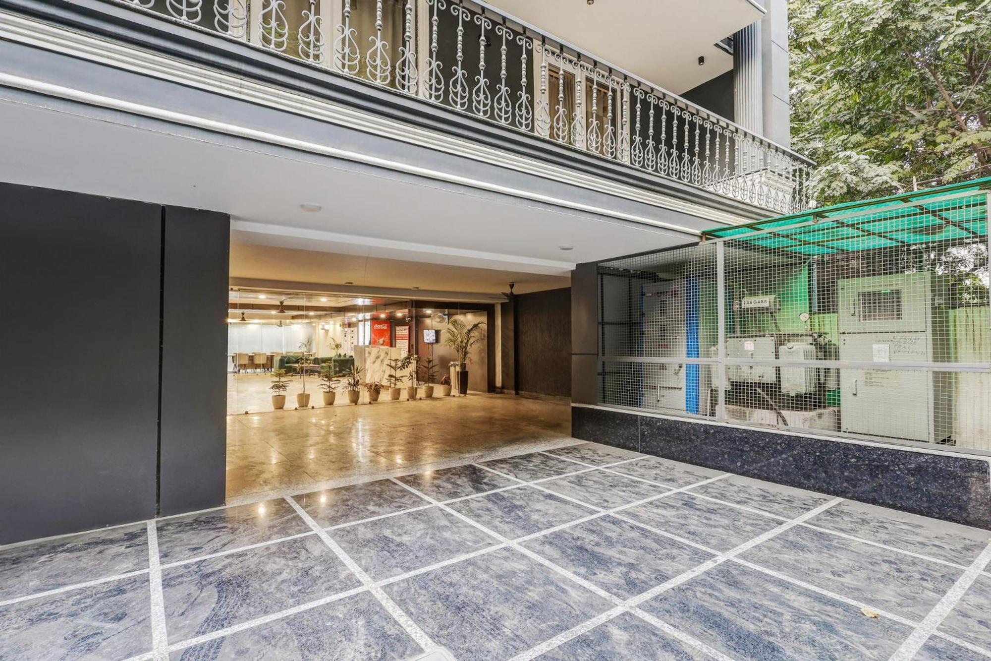 Hotel Super Townhouse Oak Udyog Vihar Gurgaon Exterior foto