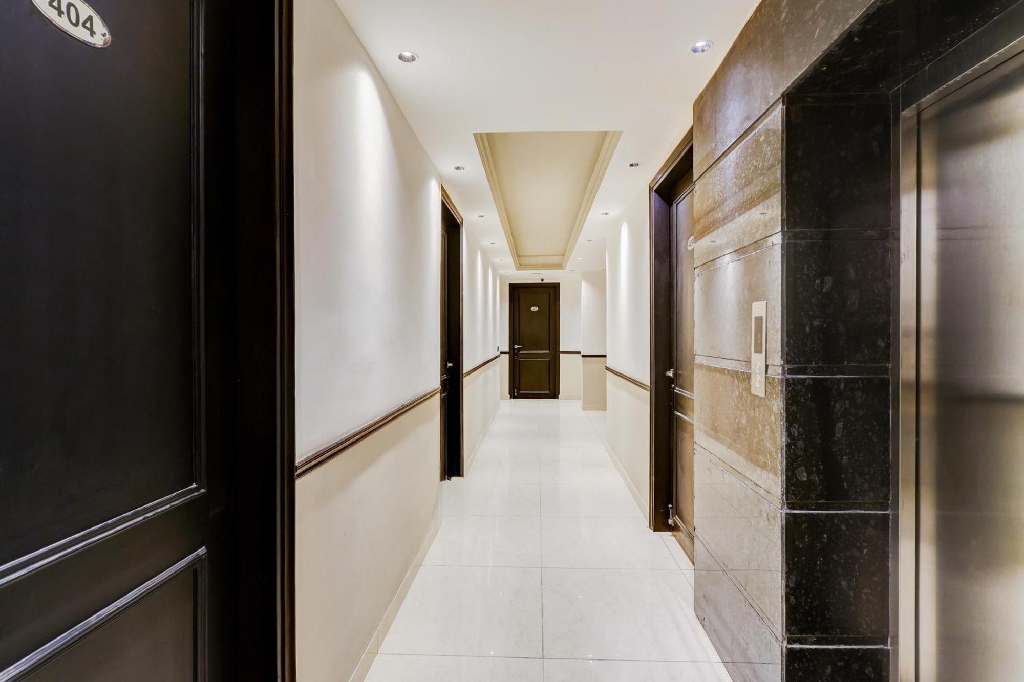 Hotel Super Townhouse Oak Udyog Vihar Gurgaon Exterior foto