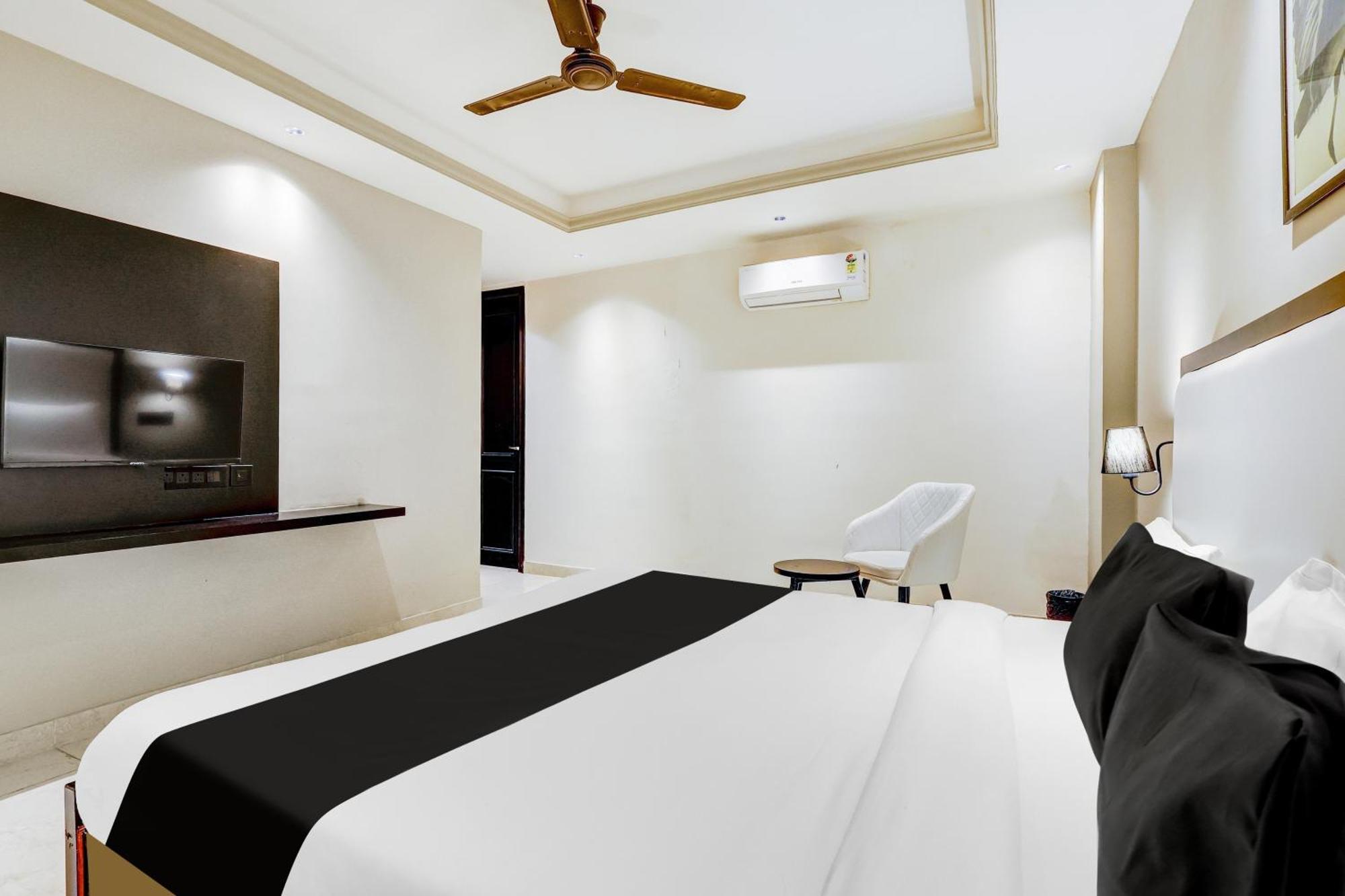 Hotel Super Townhouse Oak Udyog Vihar Gurgaon Exterior foto
