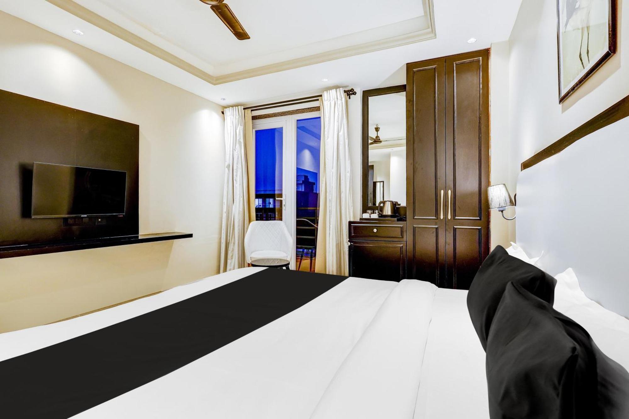 Hotel Super Townhouse Oak Udyog Vihar Gurgaon Exterior foto