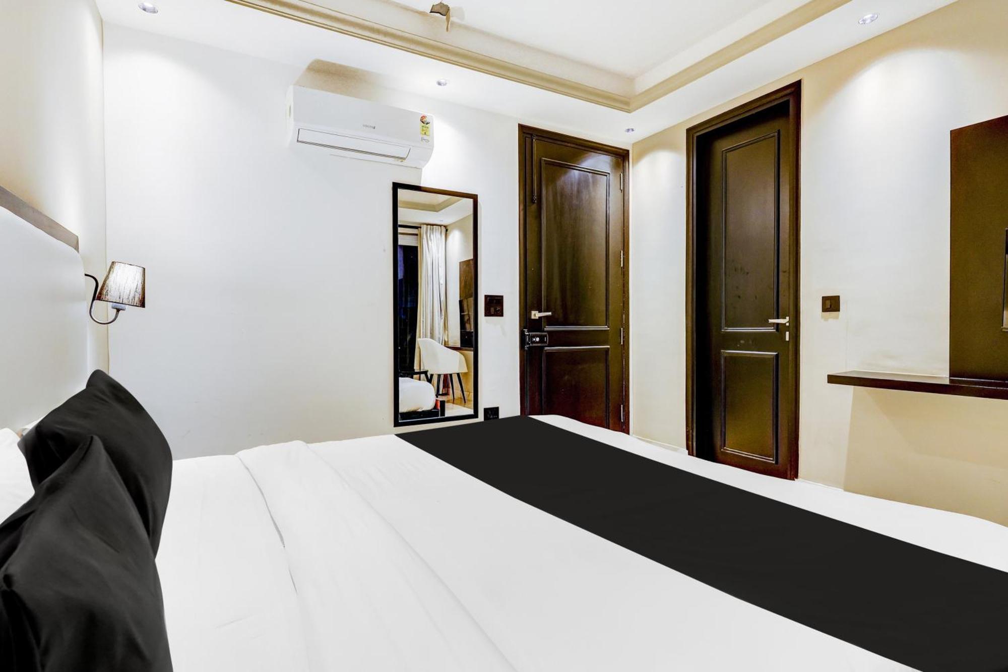 Hotel Super Townhouse Oak Udyog Vihar Gurgaon Exterior foto