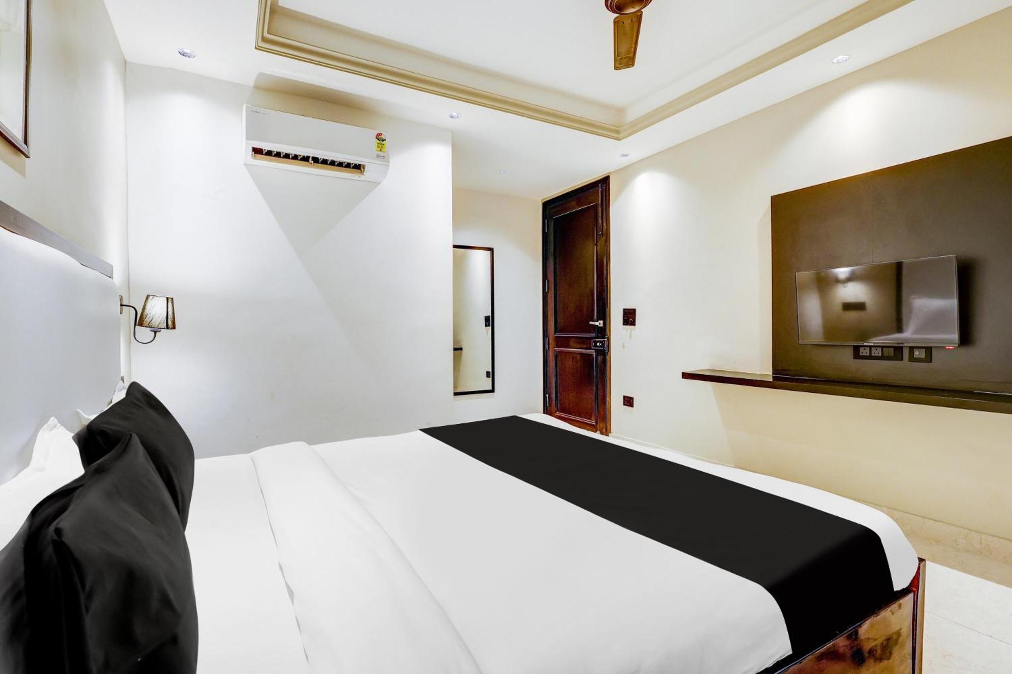 Hotel Super Townhouse Oak Udyog Vihar Gurgaon Exterior foto